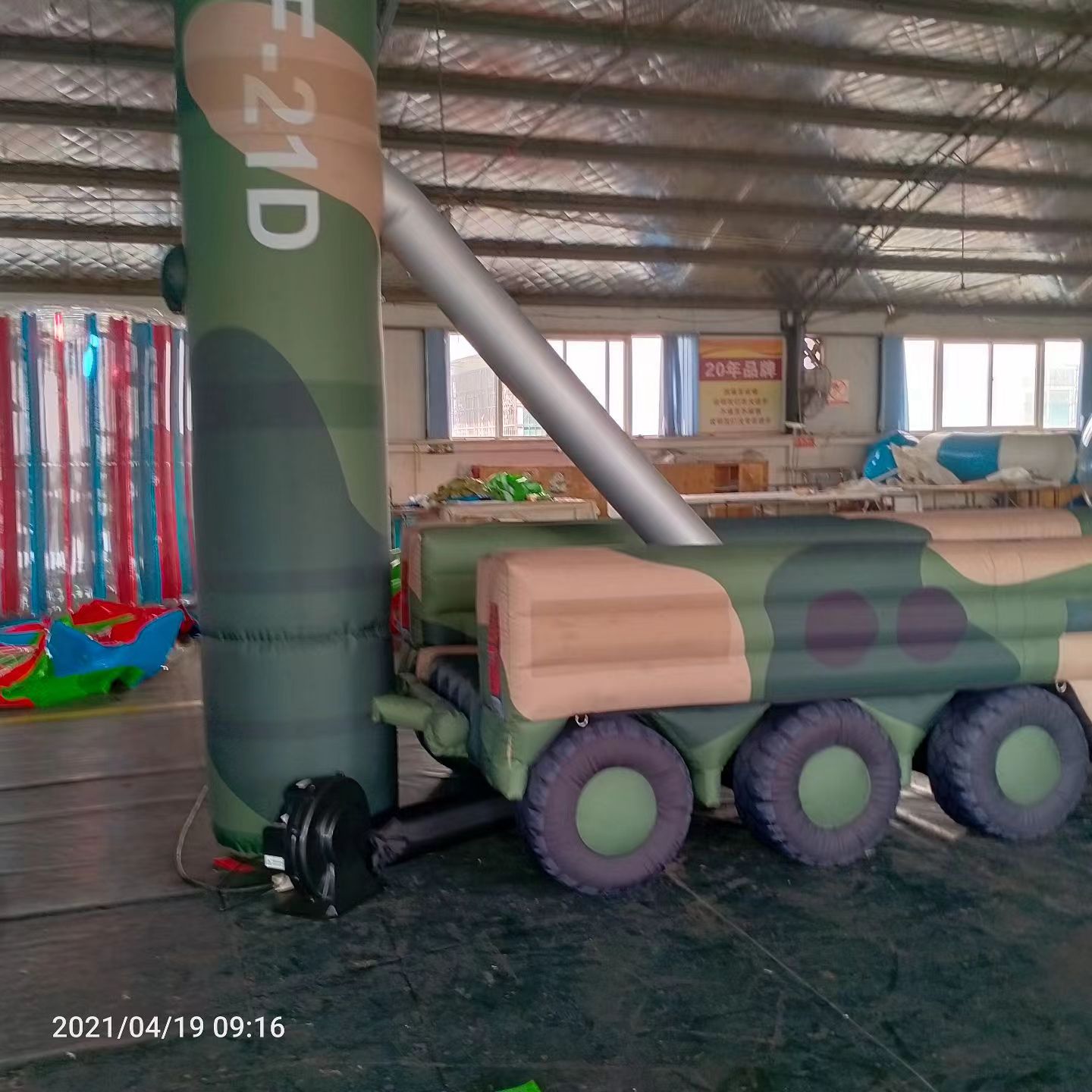 永泰军事演习中的充气目标车辆：模拟发射车雷达车坦克飞机